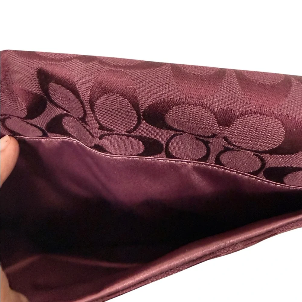 🆕 Coach burgundy fabric  signature C Bag with strap - Picture 5 of 8